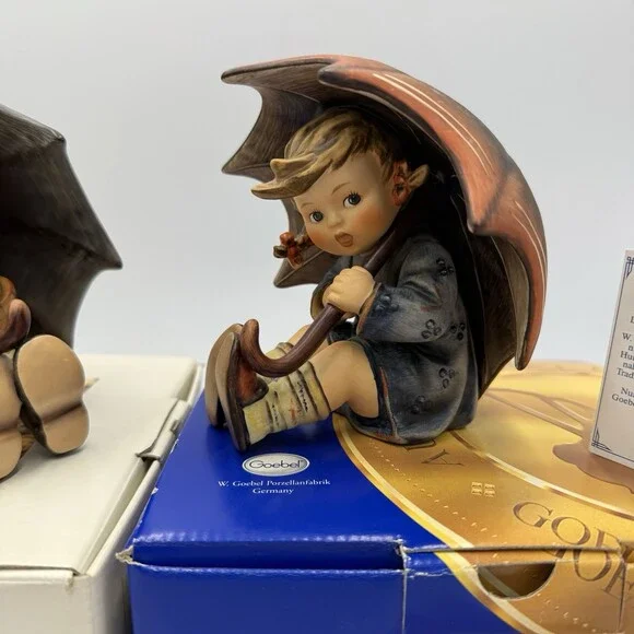 Goebel Hummel Umbrella Boy & Girl Porcelain Figurine 4 3/4” Germany Box /COA